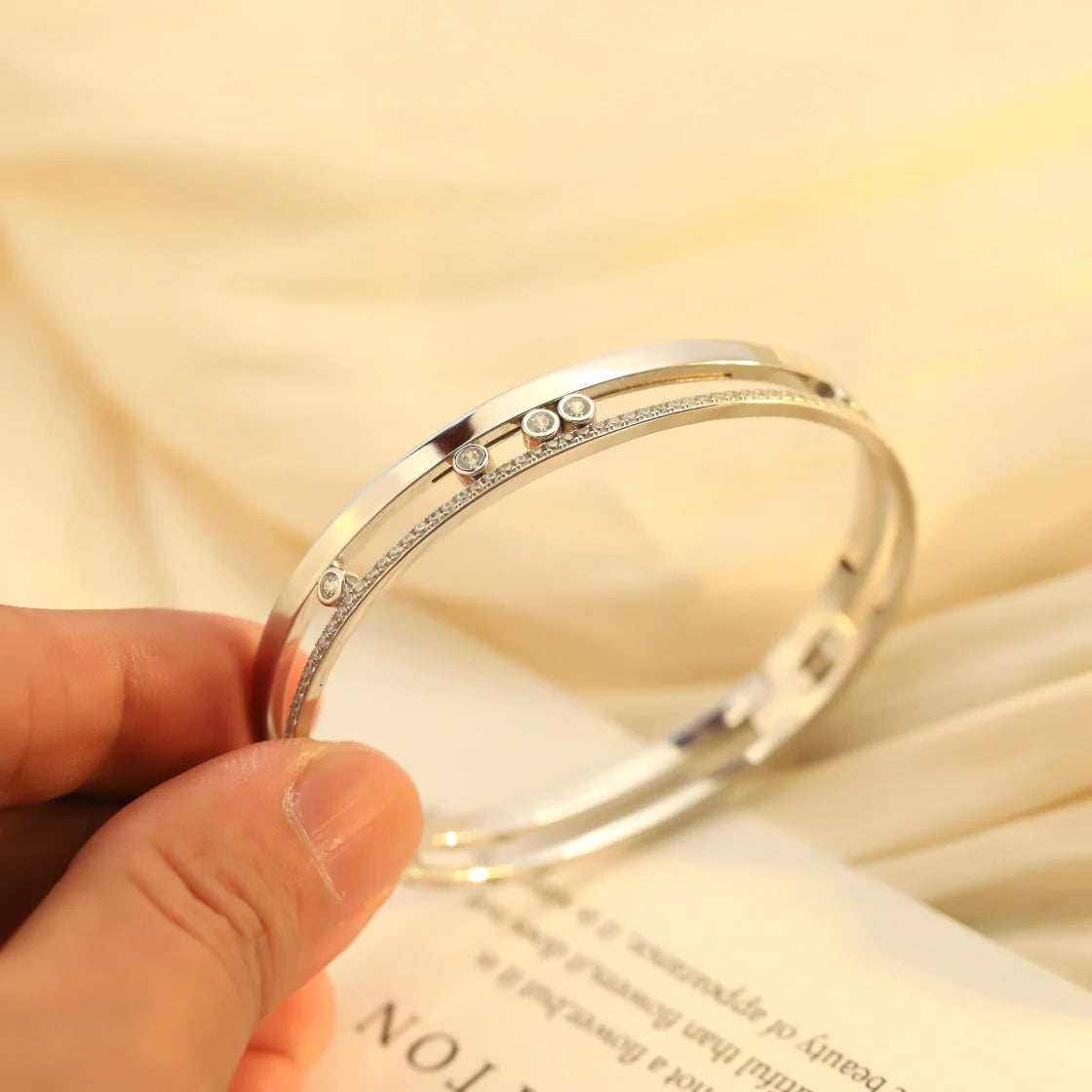 [Elara jewelsry]Move Romane Diamond Bangle Bracelet