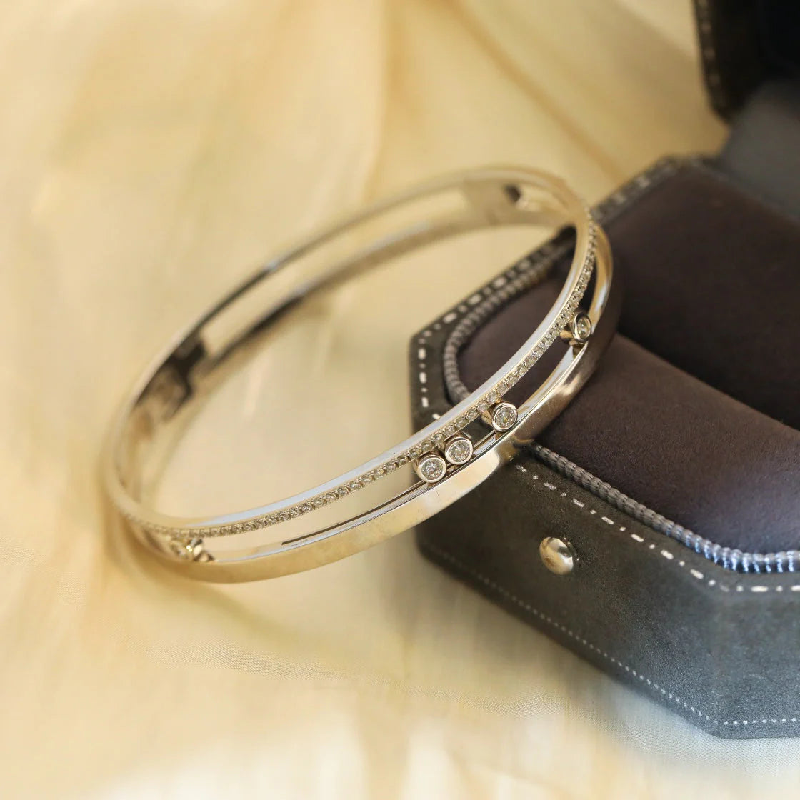 [Elara jewelsry]Move Romane Diamond Bangle Bracelet