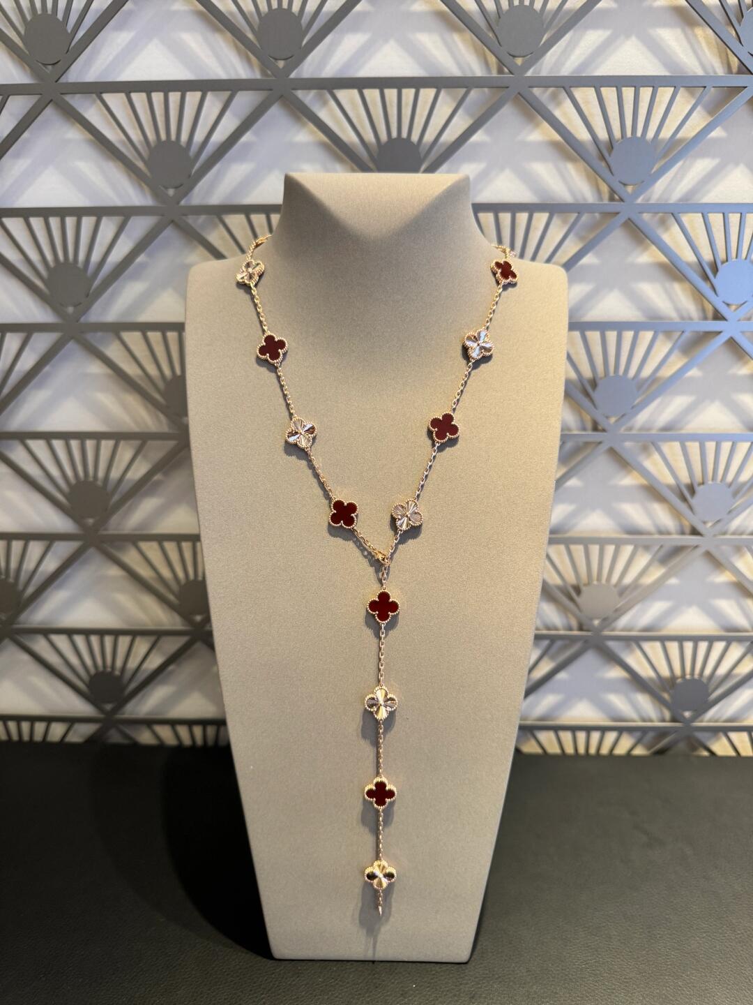 [Elara jewelsry ]CLOVER 20 MOTIFS LASER CARNELIAN NECKLACE
