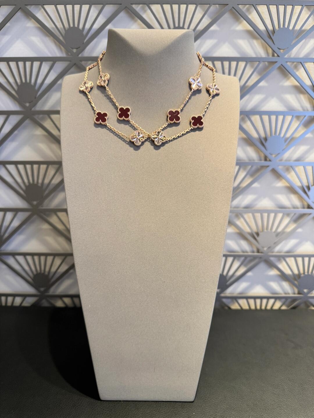 [Elara jewelsry ]CLOVER 20 MOTIFS LASER CARNELIAN NECKLACE