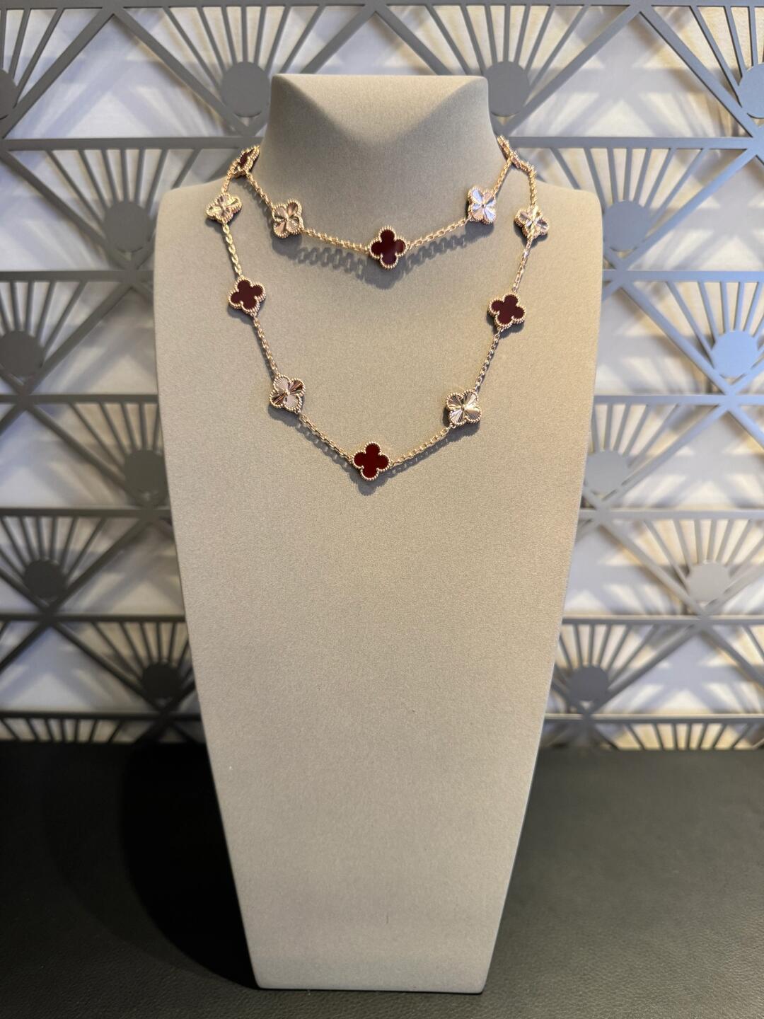 [Elara jewelsry ]CLOVER 20 MOTIFS LASER CARNELIAN NECKLACE