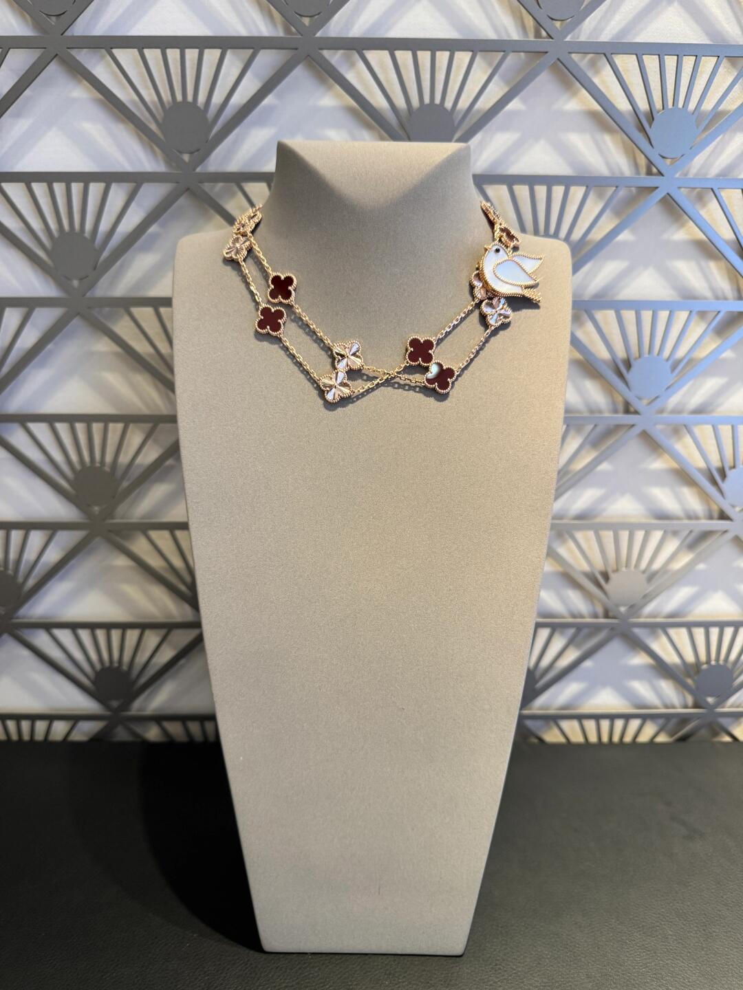 [Elara jewelsry ]CLOVER 20 MOTIFS LASER CARNELIAN NECKLACE