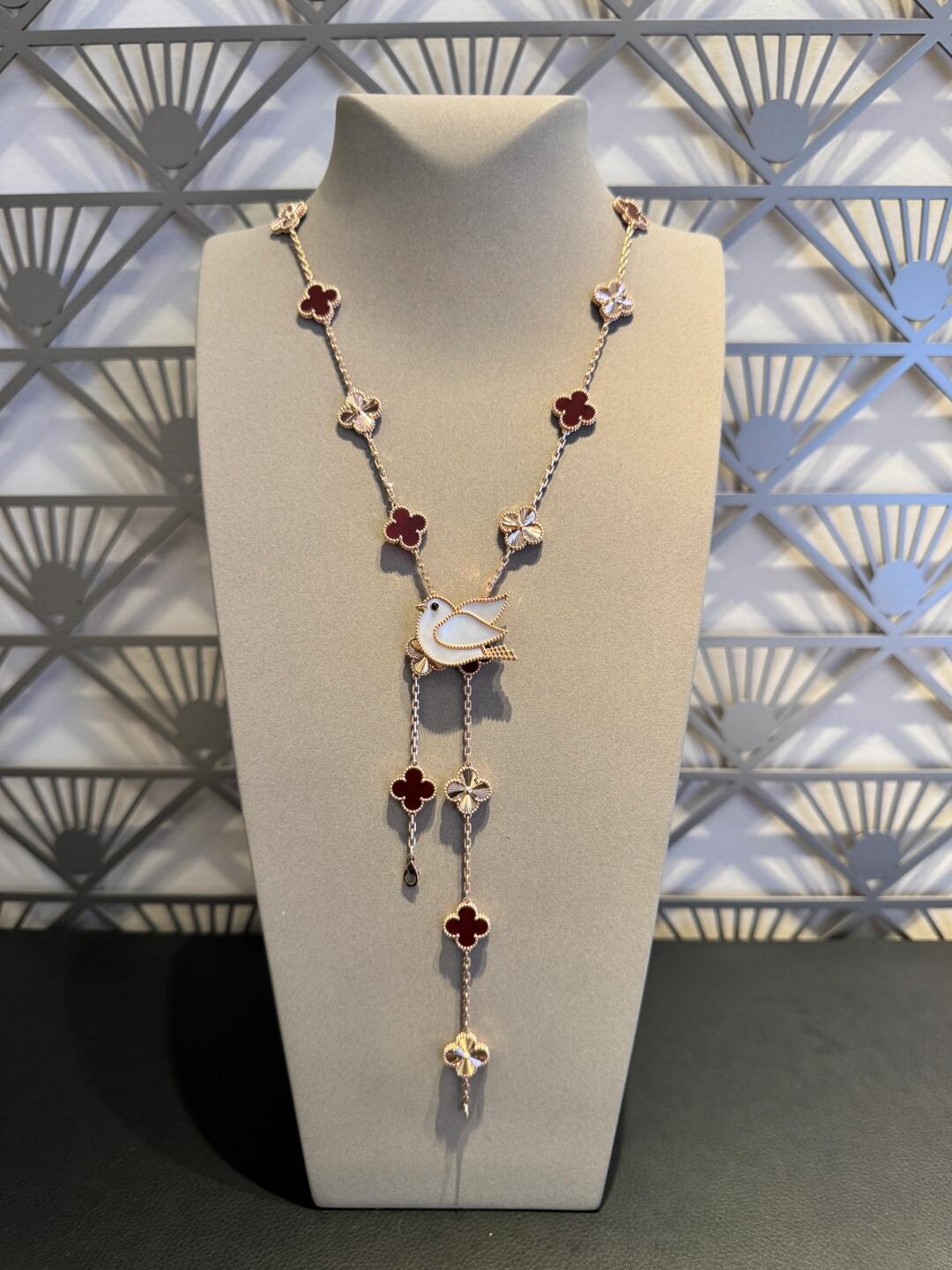 [Elara jewelsry ]CLOVER 20 MOTIFS LASER CARNELIAN NECKLACE