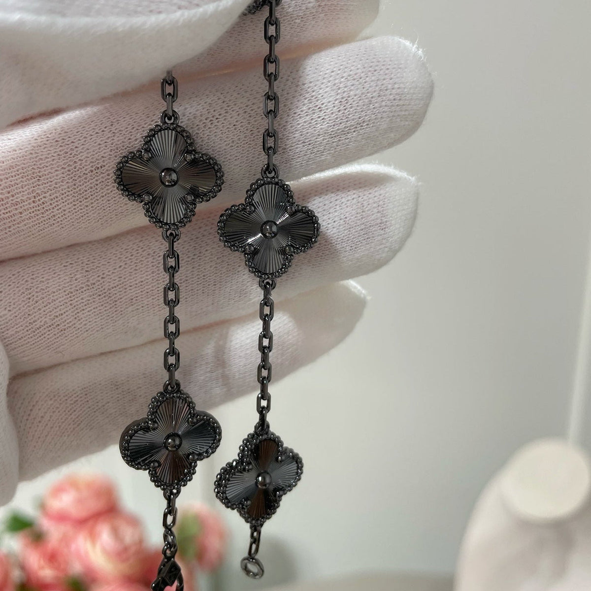 [Elara jewelsry ]CLOVER 5 MOTIF BLACK BRACELET
