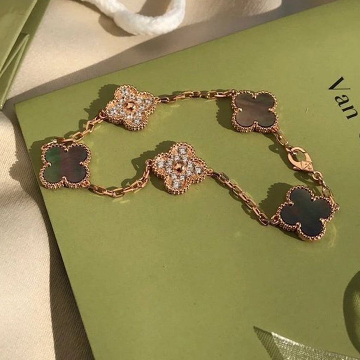 [Elara jewelsry ] CLOVER 5 MOTIF GRAY MOP BRACELET COLLECTION