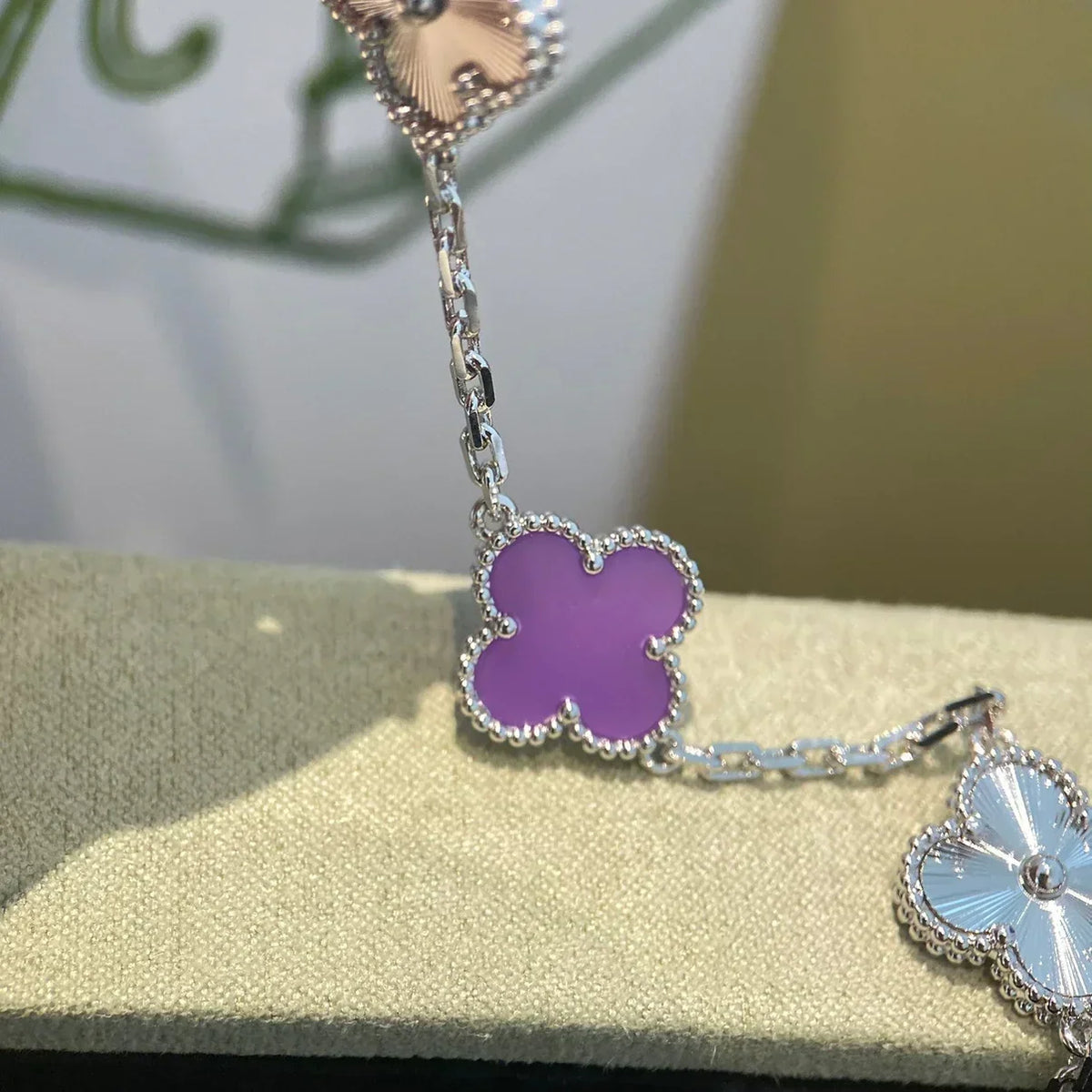 [Elara jewelsry ] CLOVER 5 MOTIF VIOLET BRACELET COLLECTION