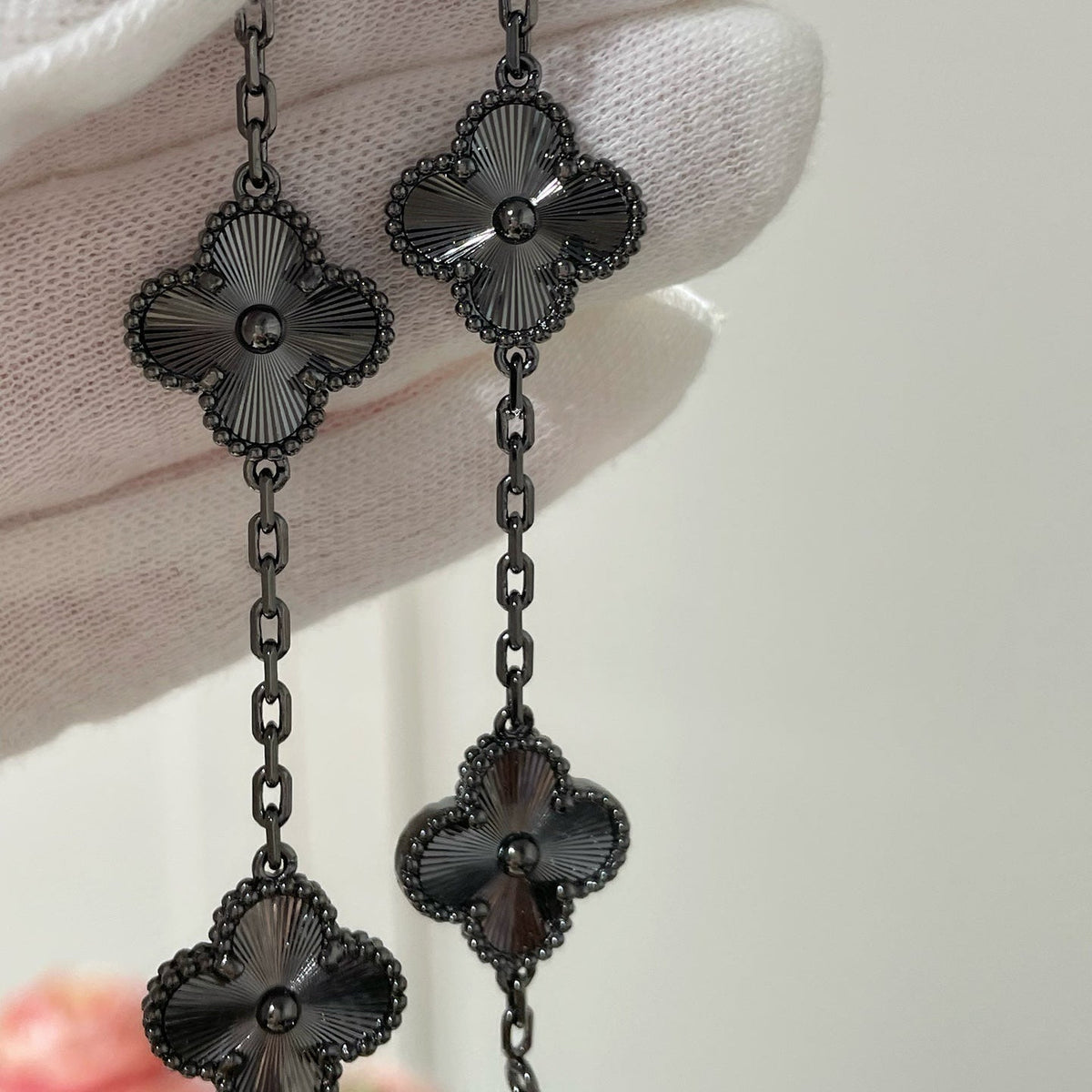 [Elara jewelsry ]CLOVER 5 MOTIF BLACK BRACELET