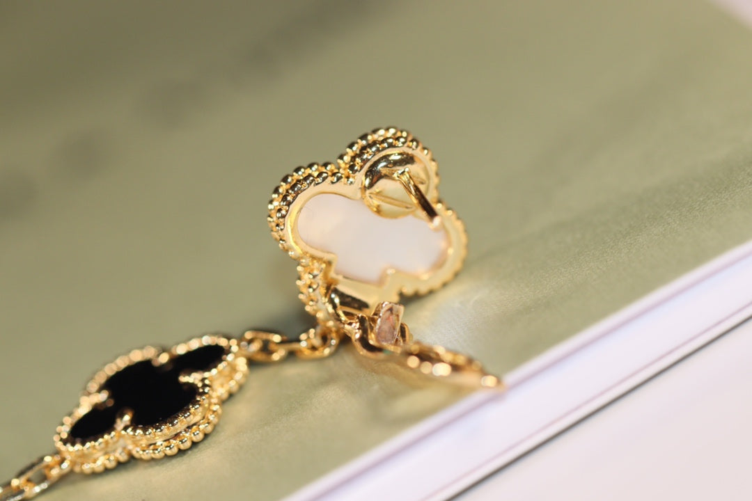 [Elara jewelsry ]CLOVER EARRINGS GOLD ONYX MOP 3 MOTIF