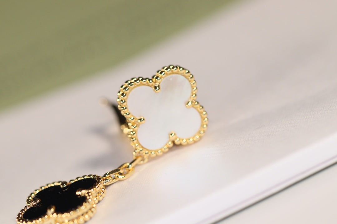 [Elara jewelsry ]CLOVER EARRINGS GOLD ONYX MOP 3 MOTIF