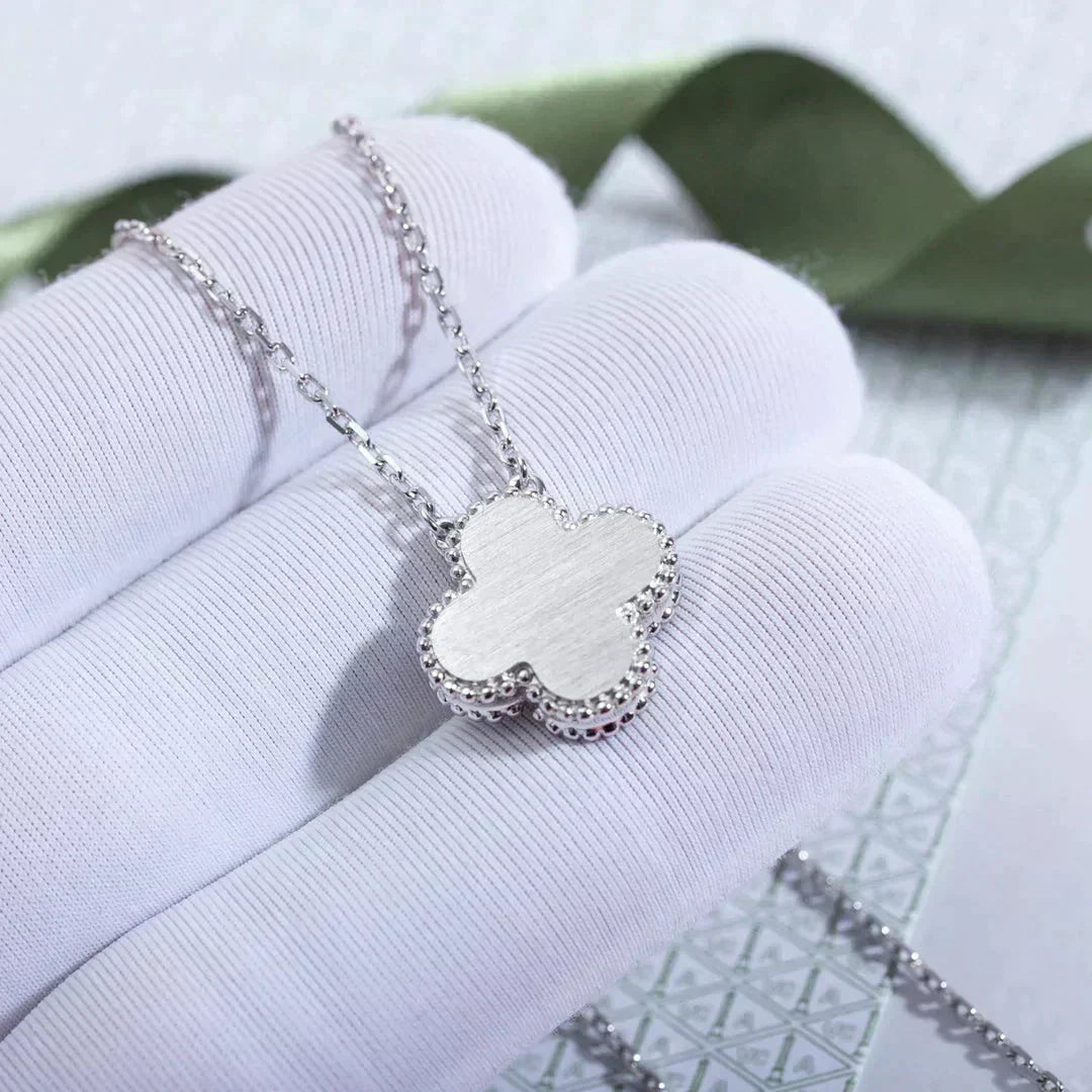 [Elara jewelsry ]CLOVER  15MM DIAMOND LASER NECKLACE SILVER