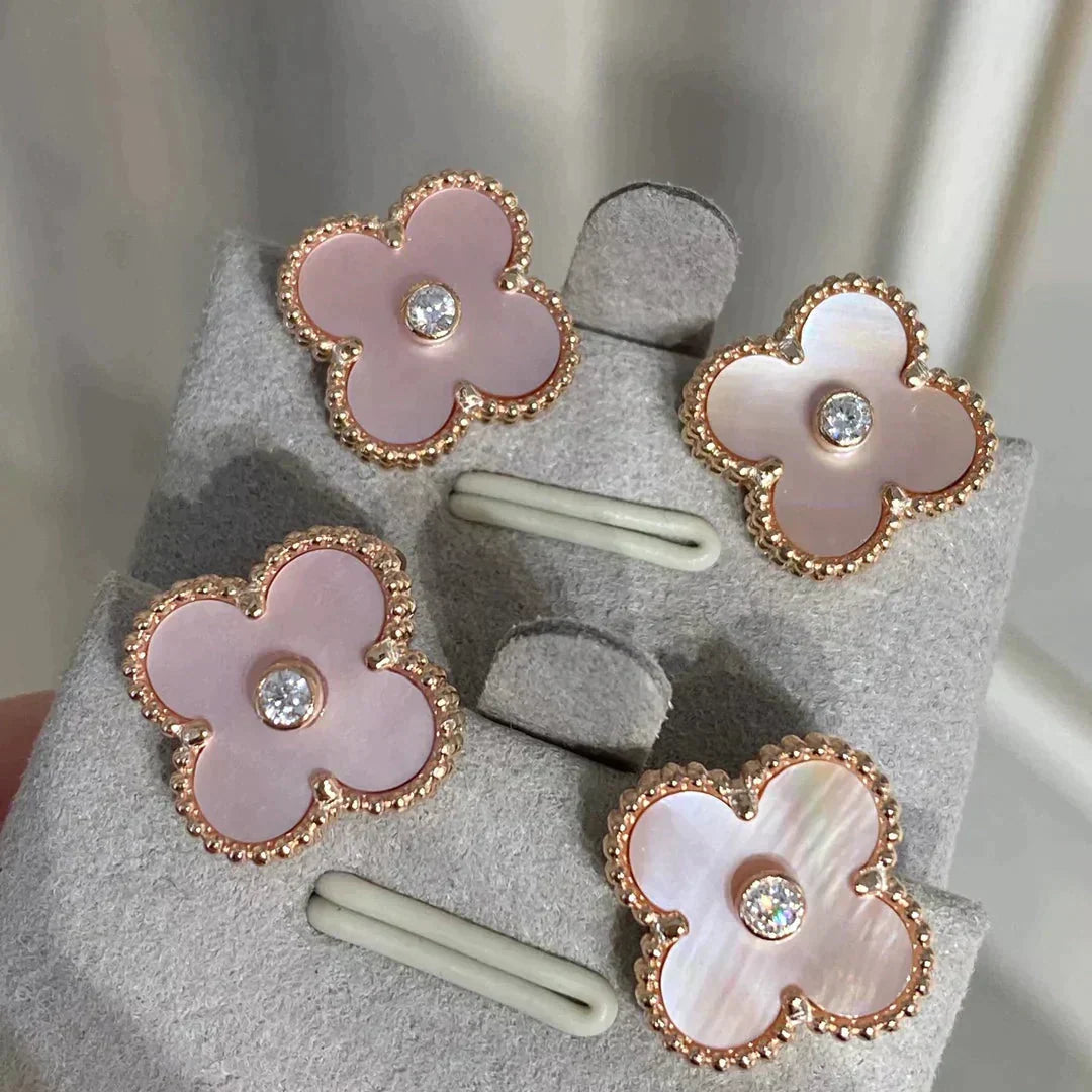 [Elara jewelsry ]CLOVER MEDIUM 1 MOTIFS  PINK MOP DIAMOND EARRINGS
