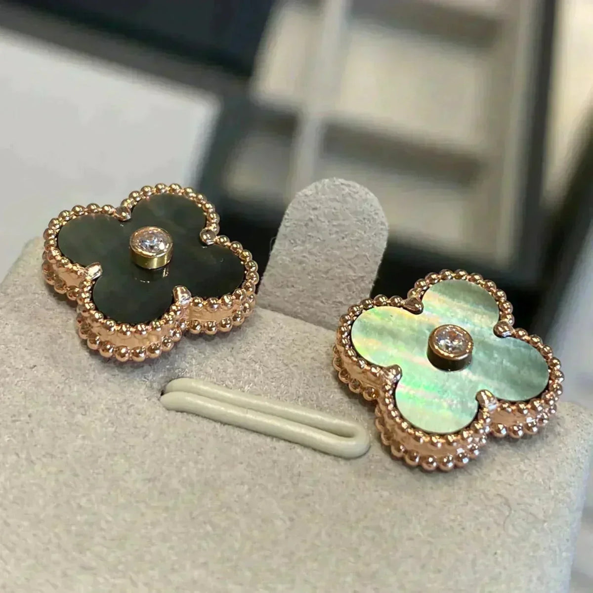 [Elara jewelsry ]CLOVER MEDIUM 1 MOTIFS GRAY MOP  DIAMOND EARRINGS
