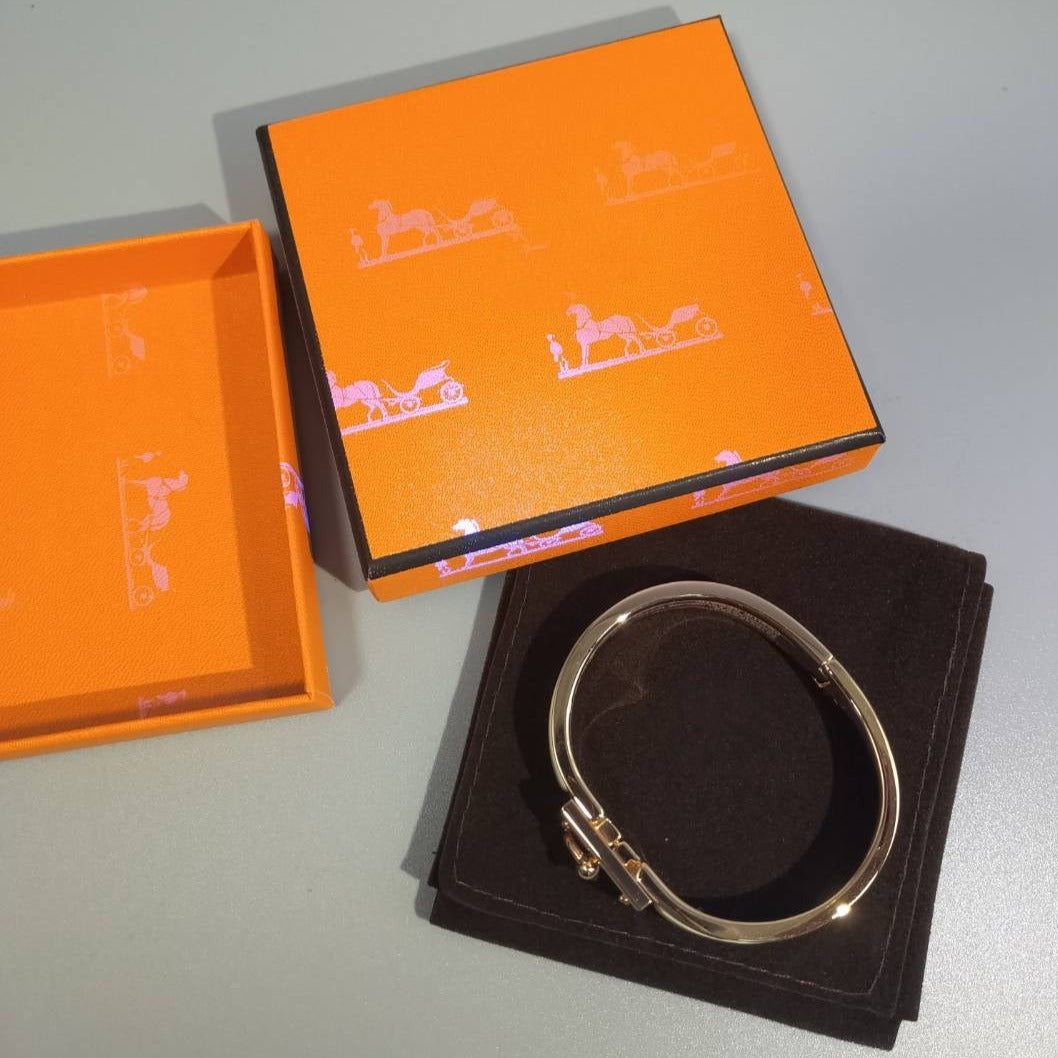 [Elara jewelsry ]H YELLOW BRACELET