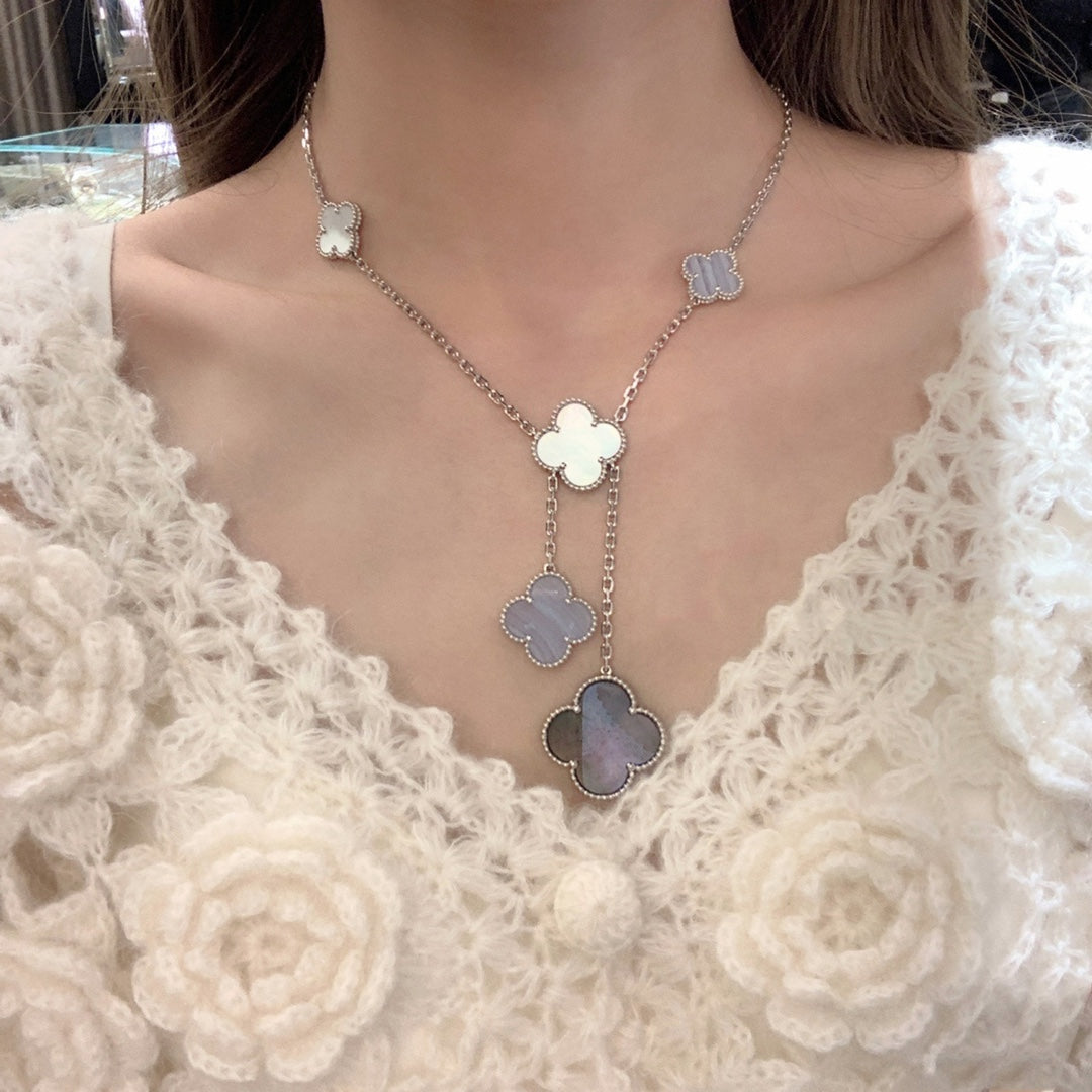 [Elara jewelsry ]CLOVER MOP CHALCEDONY NECKLACE SILVER 6 MOTIF