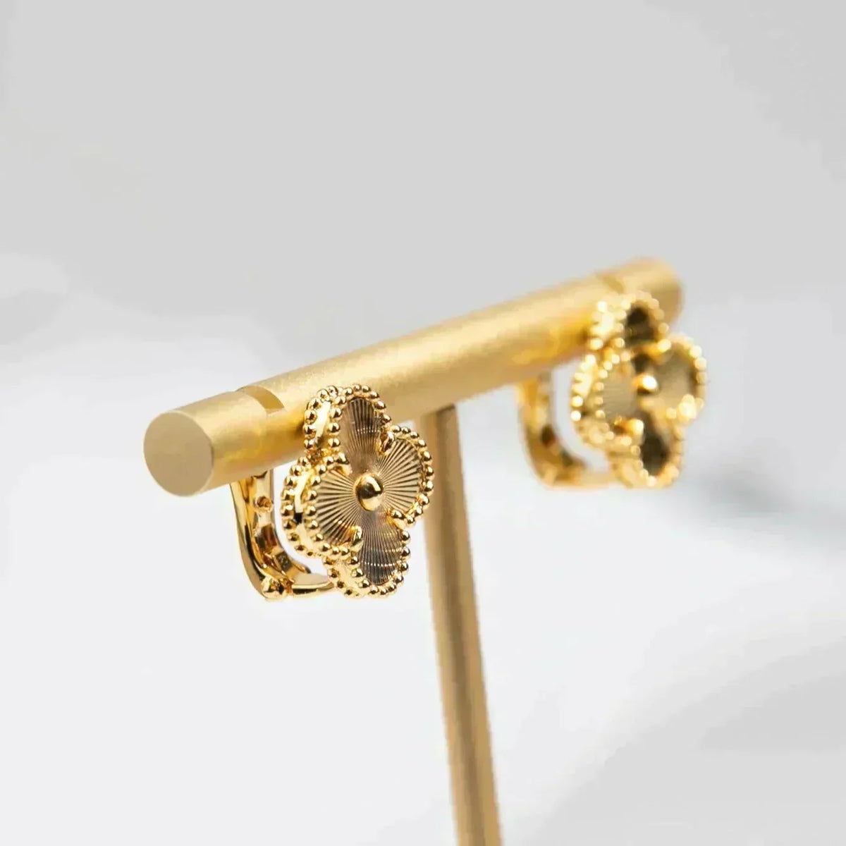 [Elara jewelsry ]CLOVER MEDIUM 1 MOTIFS LASER EARRINGS