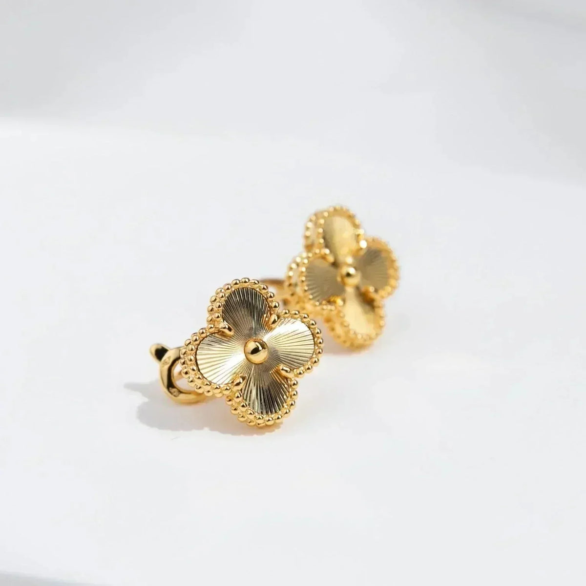 [Elara jewelsry ]CLOVER MEDIUM 1 MOTIFS LASER EARRINGS