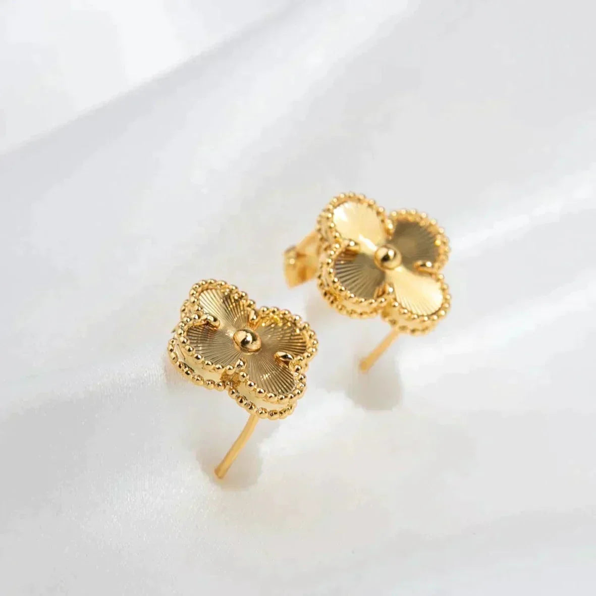 [Elara jewelsry ]CLOVER MEDIUM 1 MOTIFS LASER EARRINGS