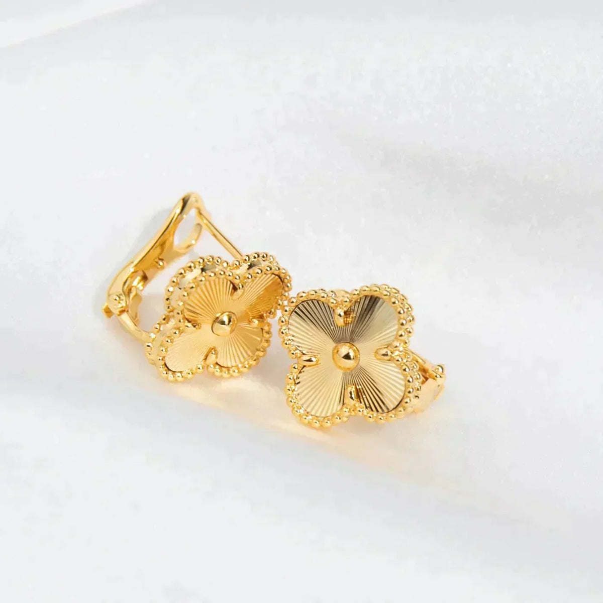 [Elara jewelsry ]CLOVER MEDIUM 1 MOTIFS LASER EARRINGS