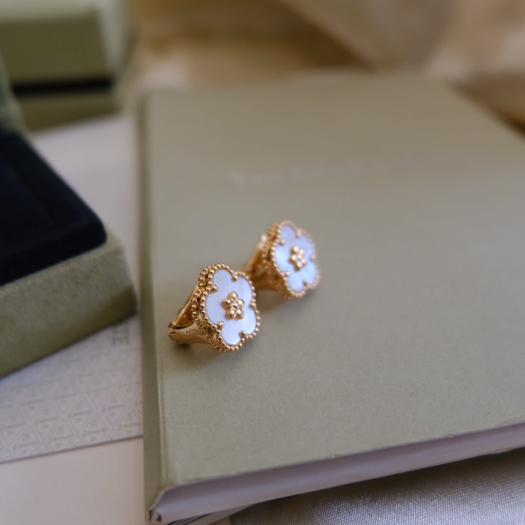 [Elara jewelsry ]LUCKY PINK GOLD WHITE MOP EARRINGS