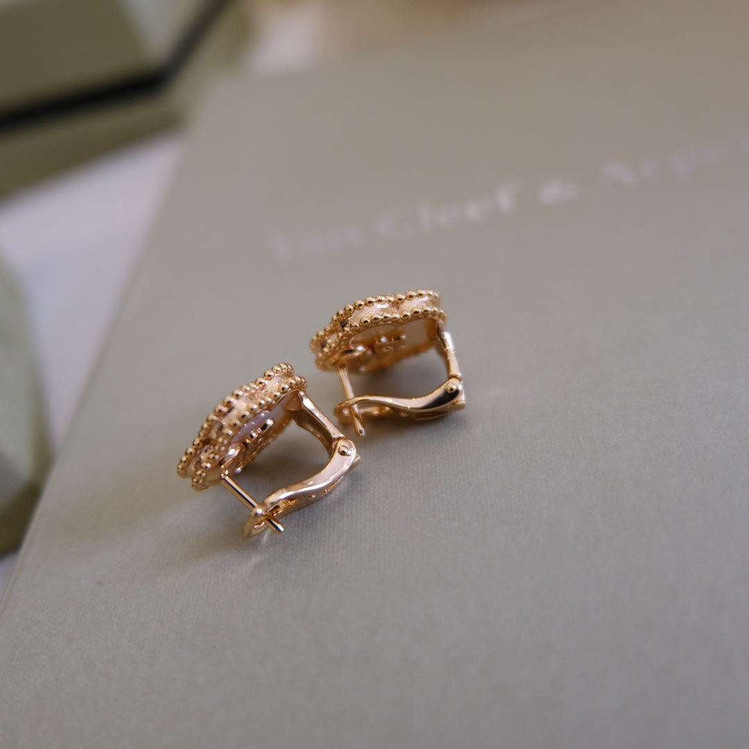 [Elara jewelsry ]LUCKY PINK GOLD WHITE MOP EARRINGS