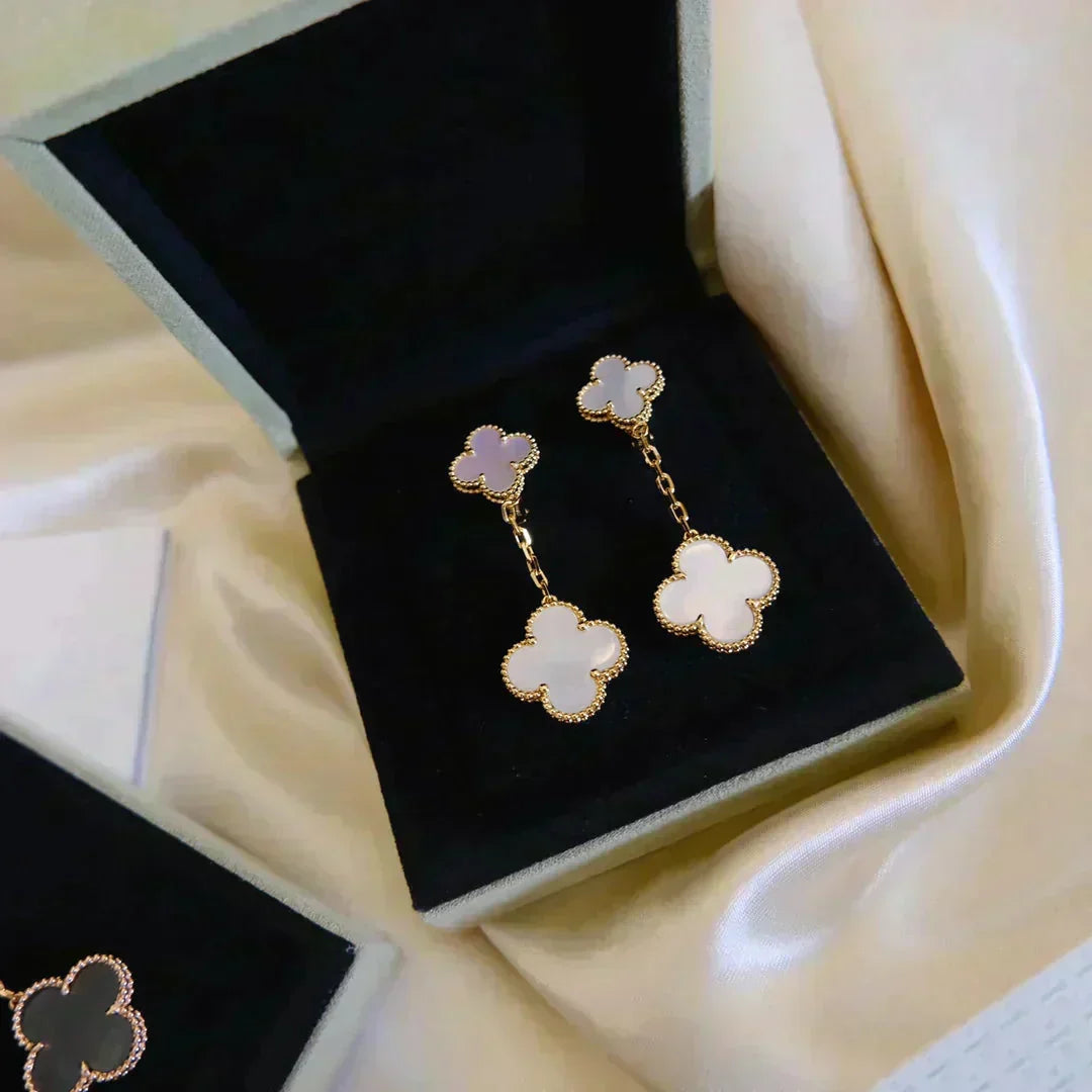 [Elara jewelsry ]CLOVER 2 MOTIF WHITE MOP EARRINGS
