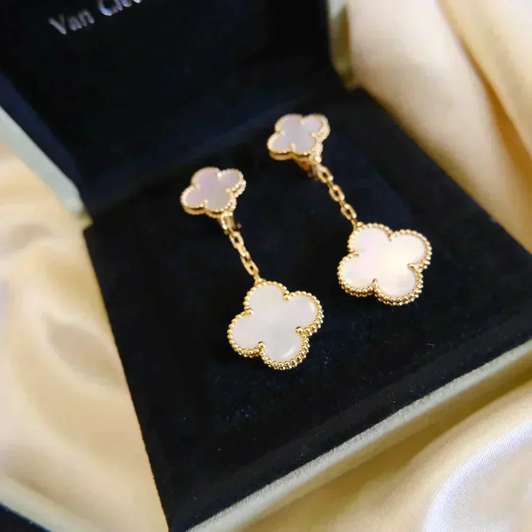 [Elara jewelsry ]CLOVER 2 MOTIF WHITE MOP EARRINGS