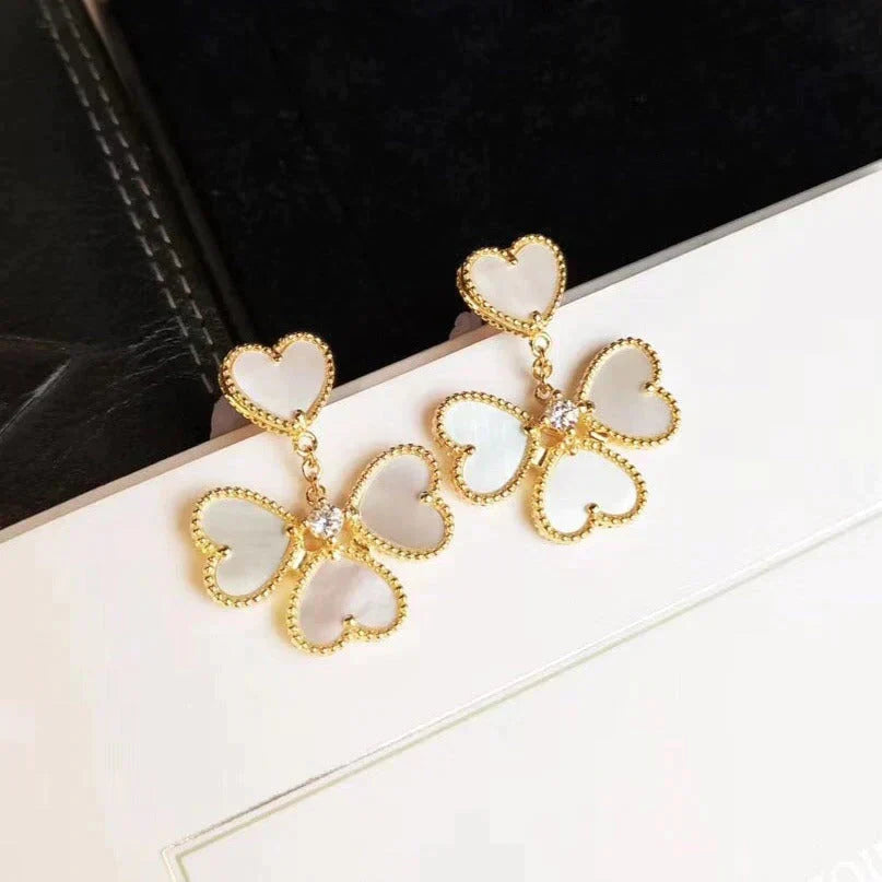 [Elara jewelsry ]CLOVER SWEET WHITE MOP EARRINGS