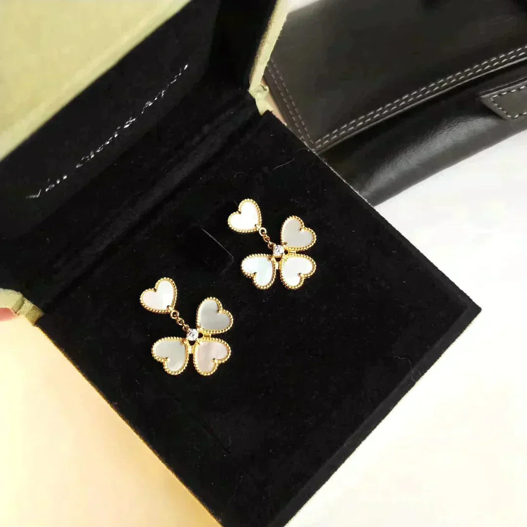 [Elara jewelsry ]CLOVER SWEET WHITE MOP EARRINGS