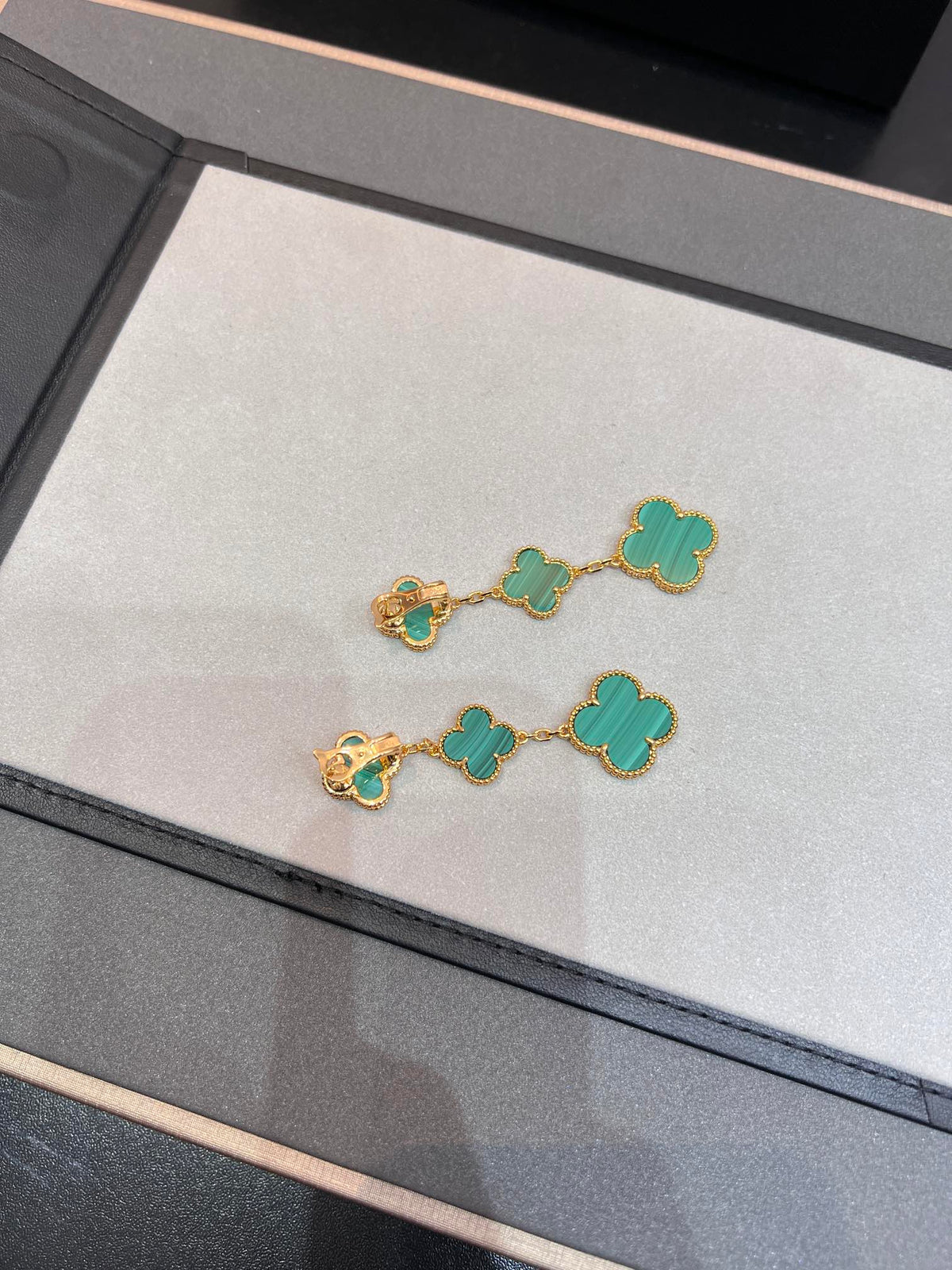 [Elara jewelsry ]CLOVER MALACHITE 3 MOTIFS GOLD
