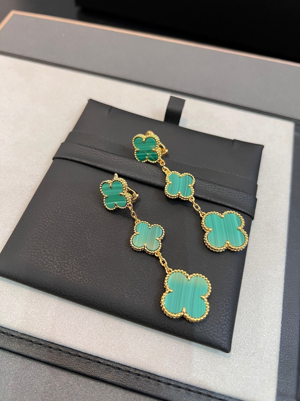 [Elara jewelsry ]CLOVER MALACHITE 3 MOTIFS GOLD