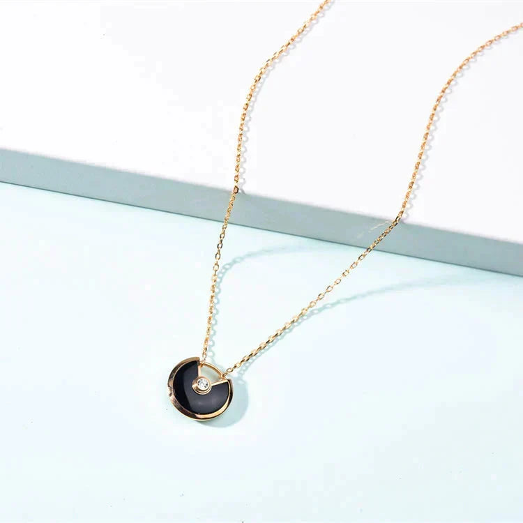 [Elara jewelsry ]AMULETTE GOLD CARNELIAN ONYX NECKLACE