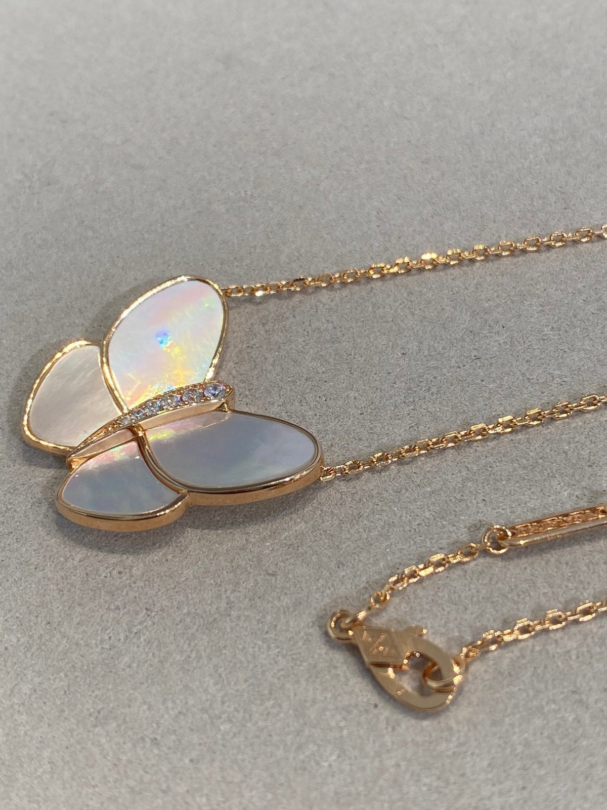 [Elara jewelsry ]BUTTERFLY GOLD MOP DIAMOND NECKLACE