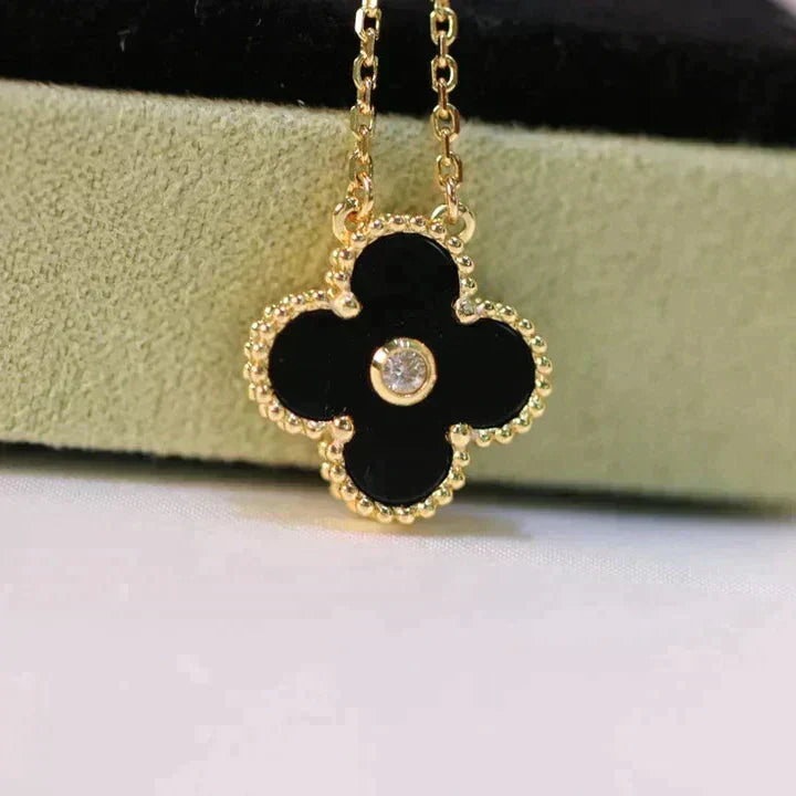 [Elara jewelsry ]CLOVER 15MM DIAMOND ONYX NECKLACE