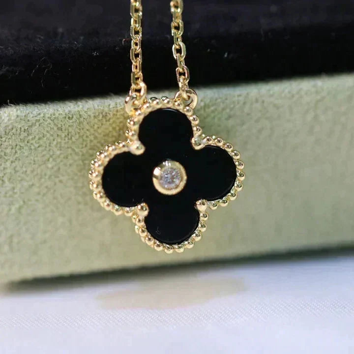 [Elara jewelsry ]CLOVER 15MM DIAMOND ONYX NECKLACE