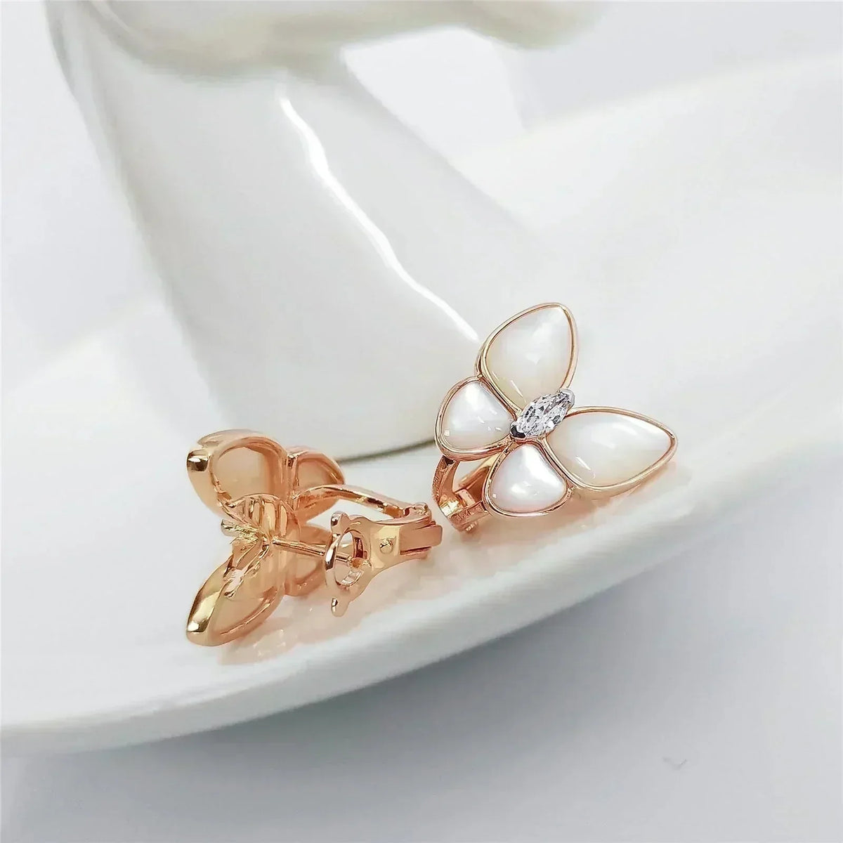 [Elara jewelsry ]BUTTERFLY MOP DIAMOND EARRINGS