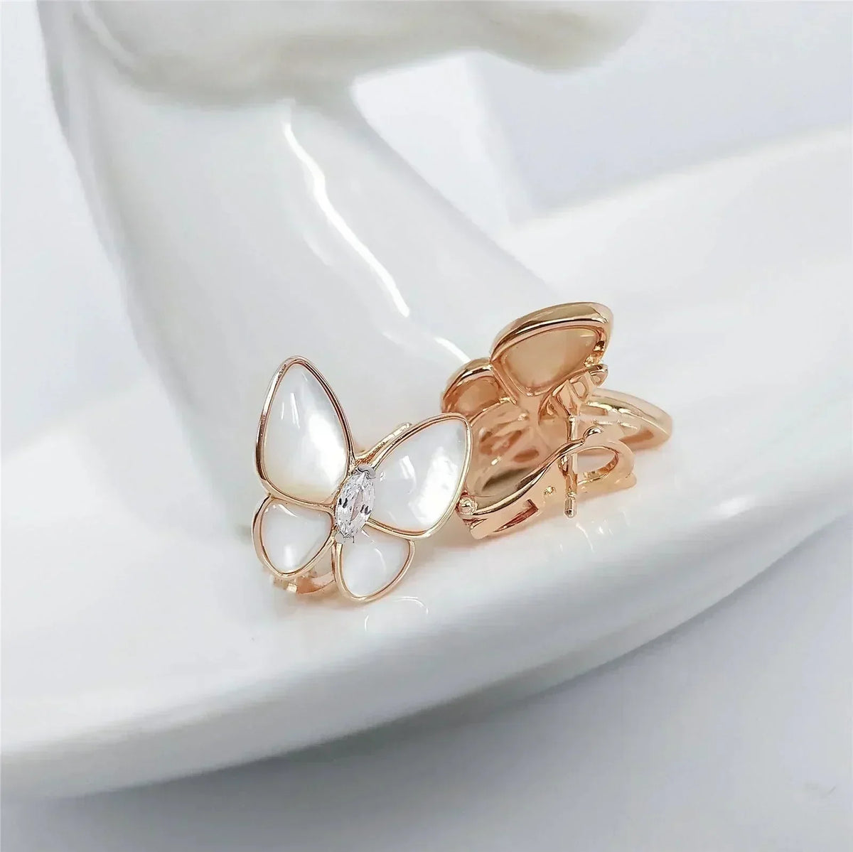 [Elara jewelsry ]BUTTERFLY MOP DIAMOND EARRINGS