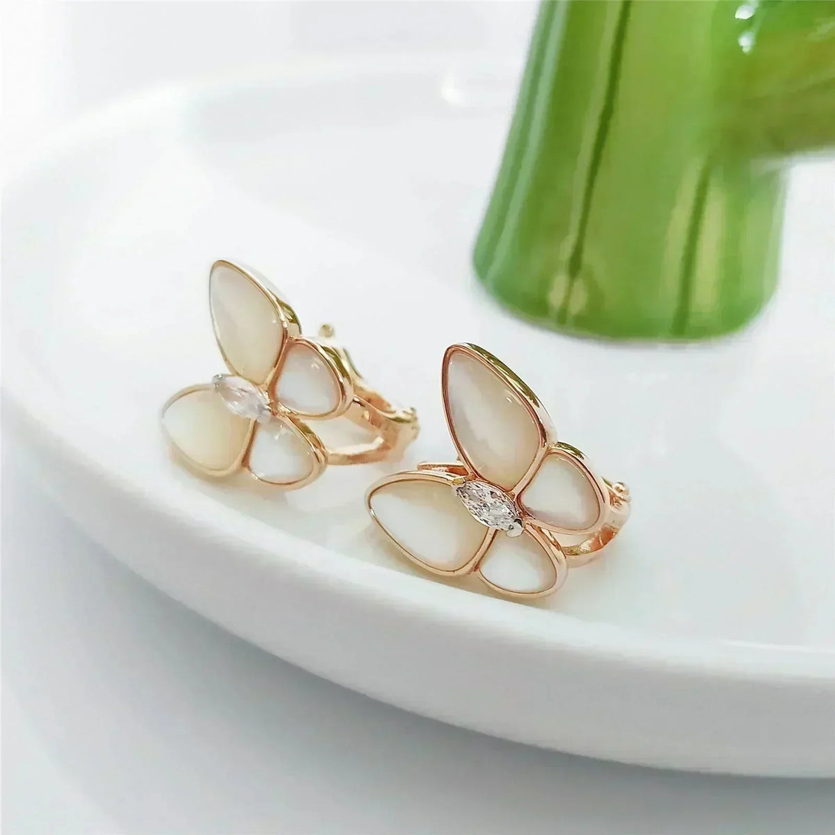 [Elara jewelsry ]BUTTERFLY MOP DIAMOND EARRINGS