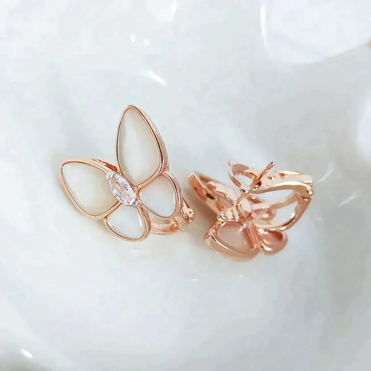 [Elara jewelsry ]BUTTERFLY MOP DIAMOND EARRINGS