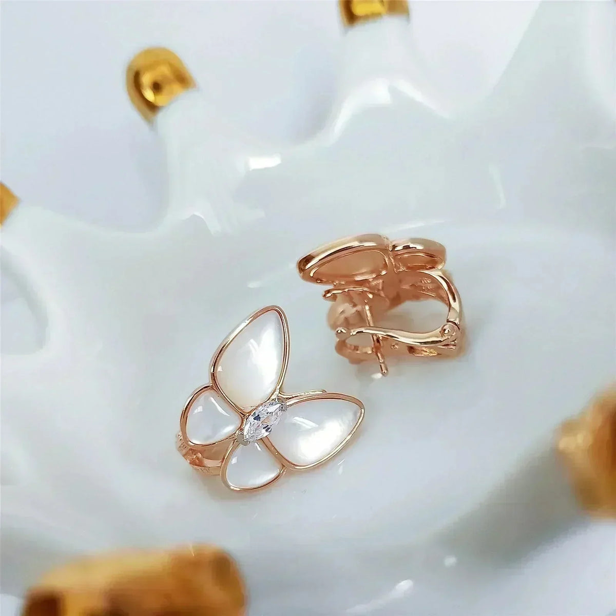 [Elara jewelsry ]BUTTERFLY MOP DIAMOND EARRINGS