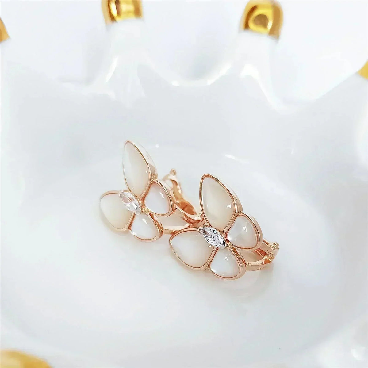 [Elara jewelsry ]BUTTERFLY MOP DIAMOND EARRINGS