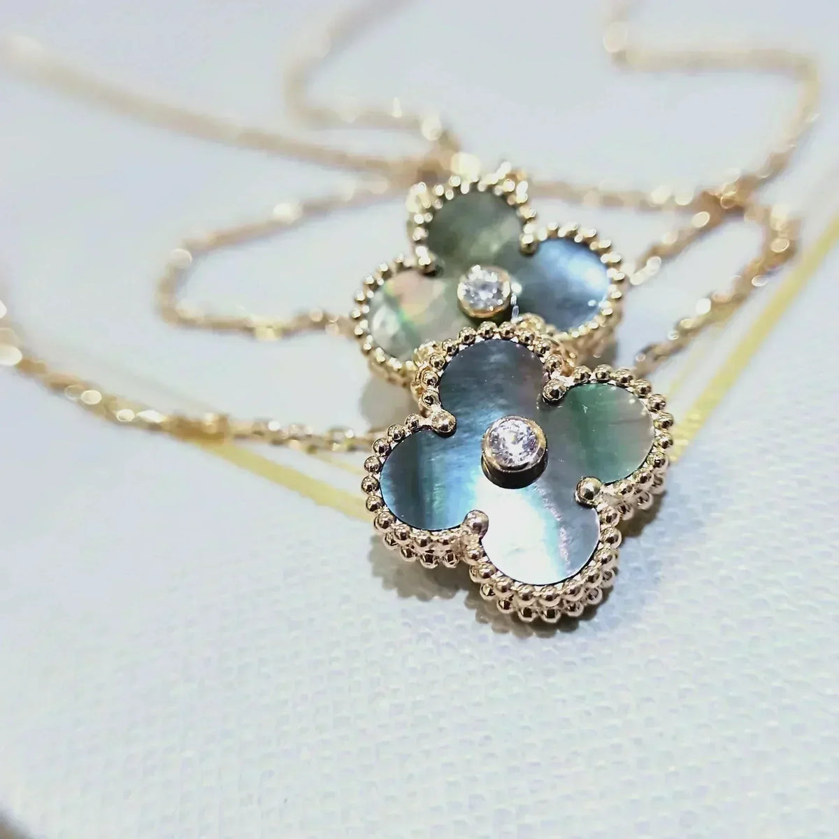 [Elara jewelsry ]CLOVER 15MM DIAMOND AND MOTHER-OF-GREY NECKLACE
