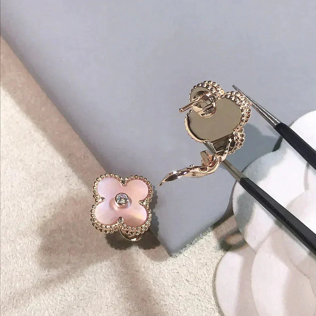 [Elara jewelsry ]CLOVER MEDIUM 1 MOTIFS  PINK MOP DIAMOND EARRINGS