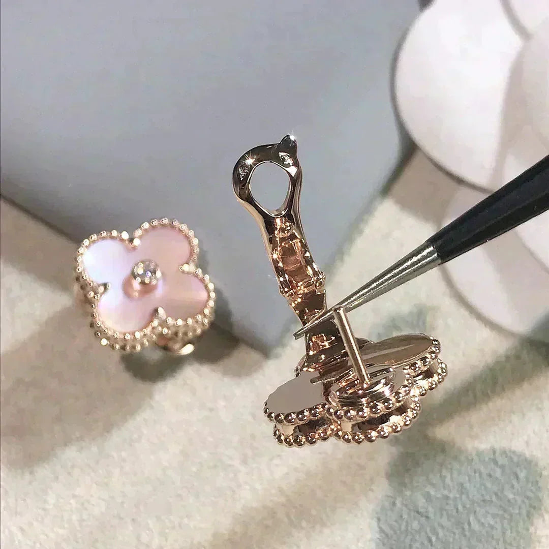 [Elara jewelsry ]CLOVER MEDIUM 1 MOTIFS  PINK MOP DIAMOND EARRINGS