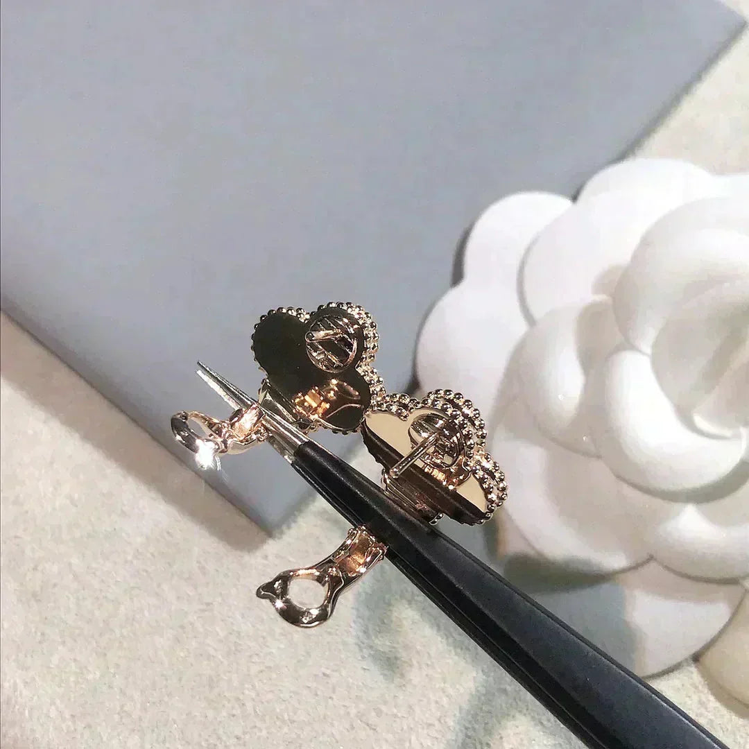 [Elara jewelsry ]CLOVER MEDIUM 1 MOTIFS  PINK MOP DIAMOND EARRINGS