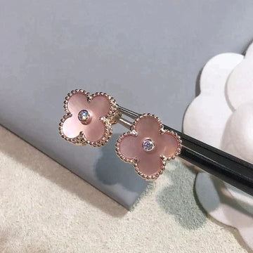 [Elara jewelsry ]CLOVER MEDIUM 1 MOTIFS  PINK MOP DIAMOND EARRINGS