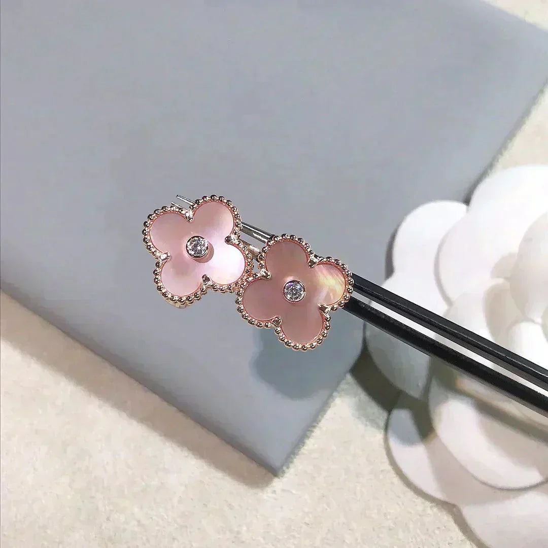 [Elara jewelsry ]CLOVER MEDIUM 1 MOTIFS  PINK MOP DIAMOND EARRINGS