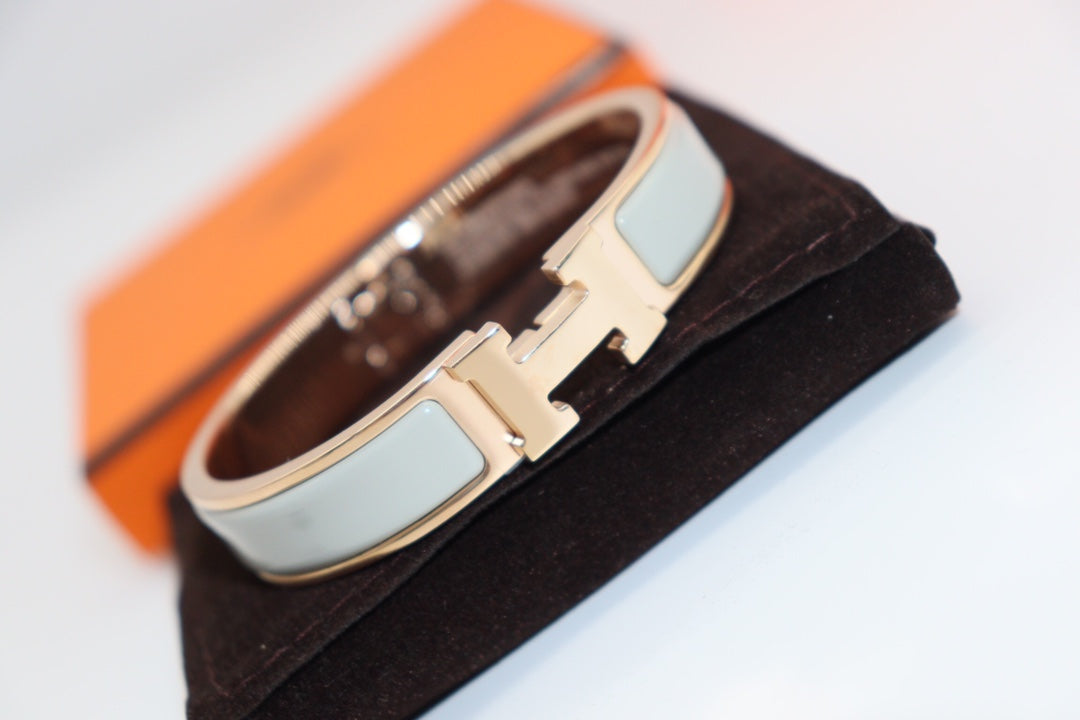 [Elara jewelsry ]H LIGHT BLUE BRACELET
