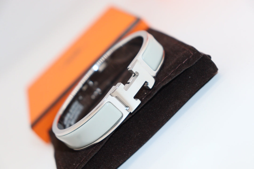 [Elara jewelsry ]H LIGHT BLUE BRACELET