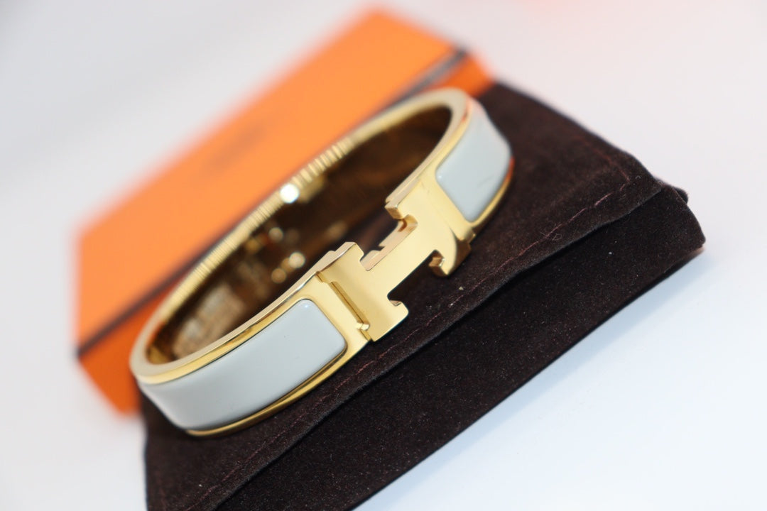 [Elara jewelsry ]H LIGHT BLUE BRACELET