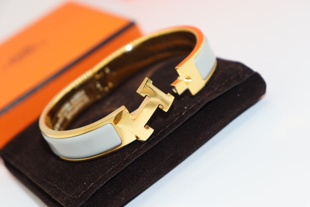 [Elara jewelsry ]H LIGHT BLUE BRACELET